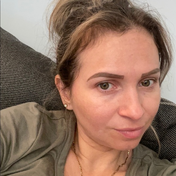 Meet your Posher, Claudia - Picture 1 of 1